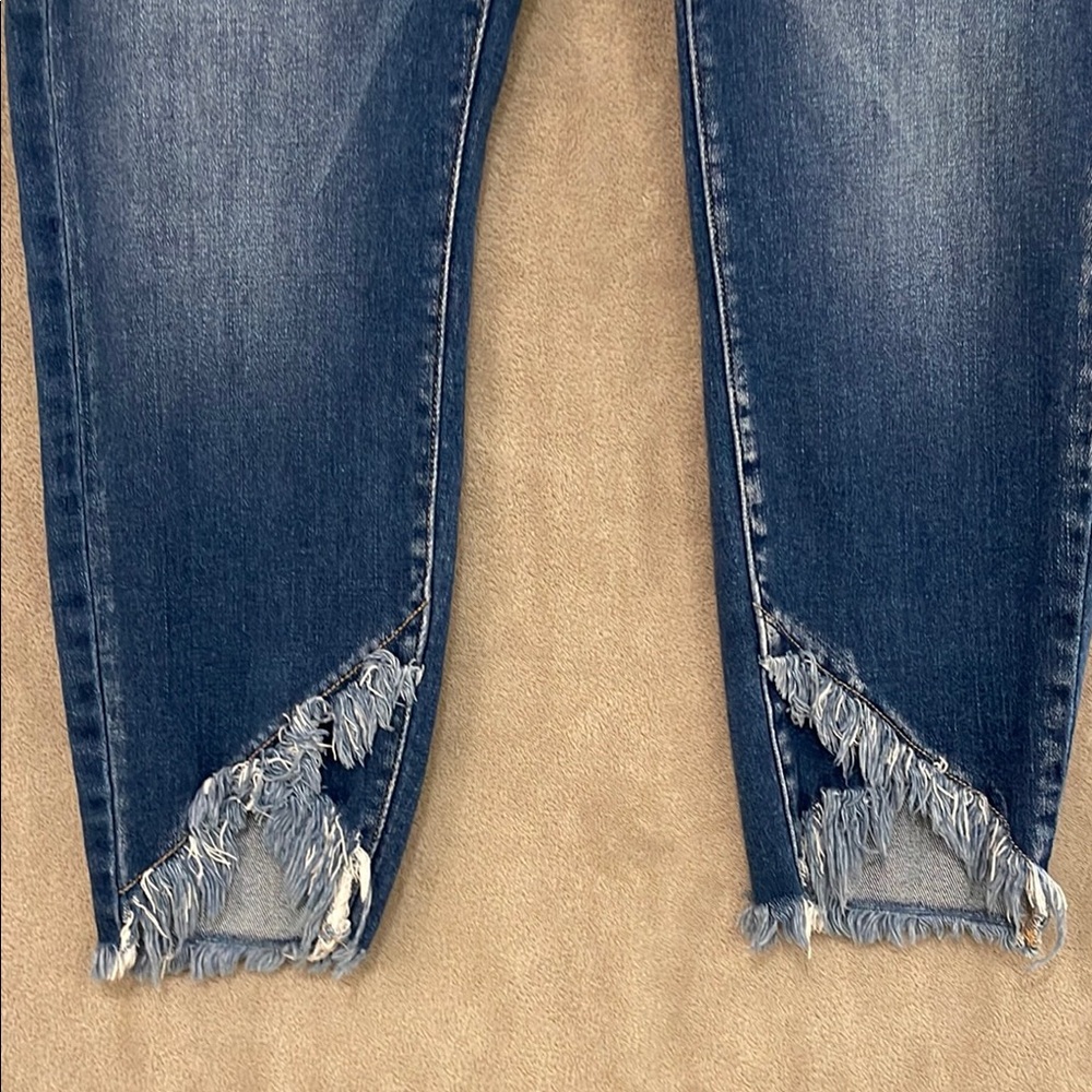 KanCan Blue Ankle Cropped Jeans with Distressed Details Women's sz 16 Fringe Hem - Picture 2 of 12